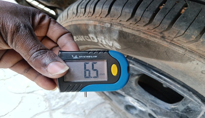 2022 Tata PUNCH ACCOMPLISHED MT, Petrol, Manual, 14,497 km, tyre