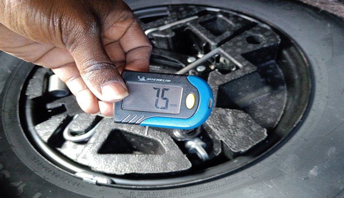 2022 Tata PUNCH ACCOMPLISHED MT, Petrol, Manual, 14,497 km, tyre