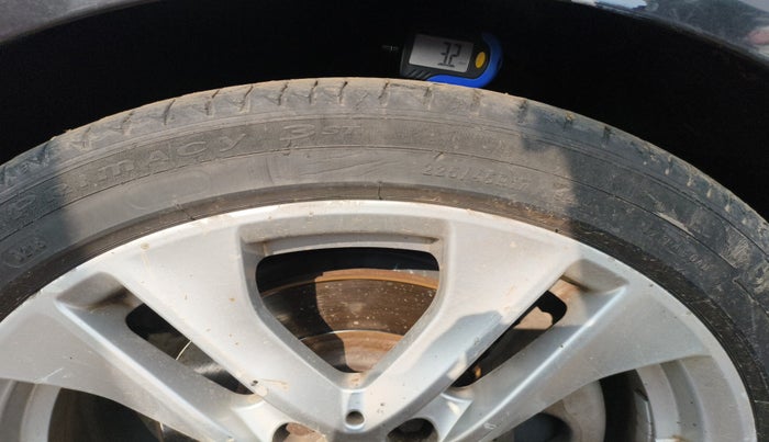 2013 Mercedes Benz C Class C250 CDI AT AVANTGARDE, Diesel, Automatic, 1,38,691 km, tyre