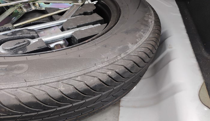 2024 MG ASTOR Sprint 1.5 MT (Ivory), Petrol, Manual, 14,112 km, tyre