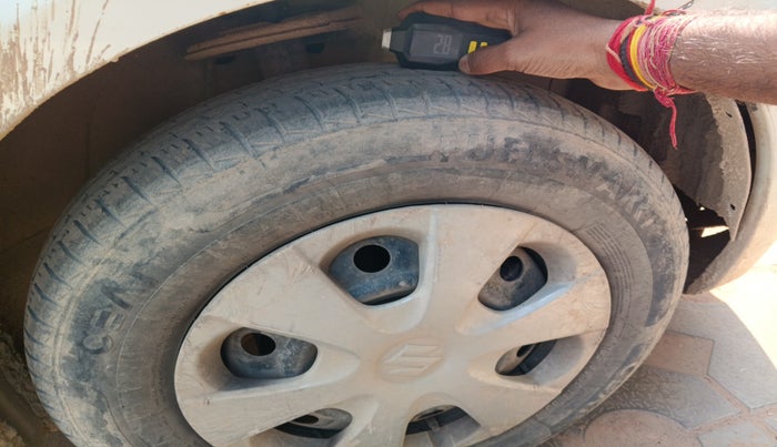 2011 Maruti Swift VXI, Petrol, Manual, 99,222 km, tyre