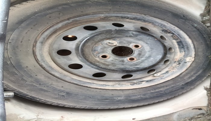 2011 Maruti Swift VXI, Petrol, Manual, 99,222 km, tyre