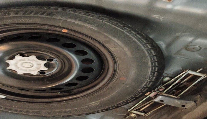 2016 Hyundai Grand i10 ASTA 1.2 KAPPA VTVT, Petrol, Manual, 1,19,851 km, tyre