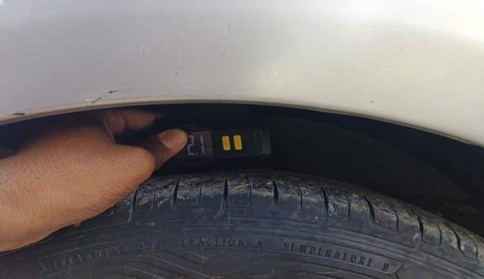 2015 Hyundai i10 SPORTZ 1.1, Petrol, Manual, 79,968 km, tyre