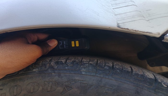 2015 Hyundai i10 SPORTZ 1.1, Petrol, Manual, 79,968 km, tyre