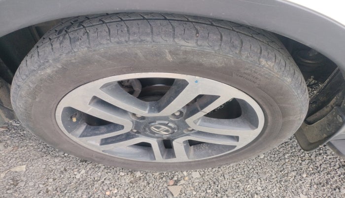 2018 Tata Hexa XTA 4X2 6 STR, Diesel, Automatic, 1,63,954 km, tyre