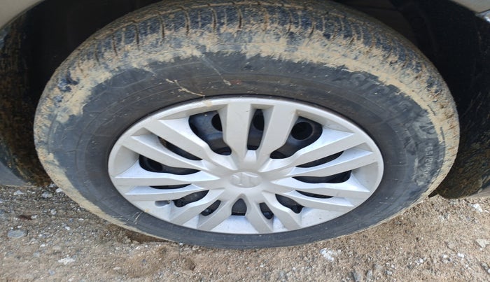 2019 Maruti Dzire VDI, Diesel, Manual, 1,30,988 km, tyre