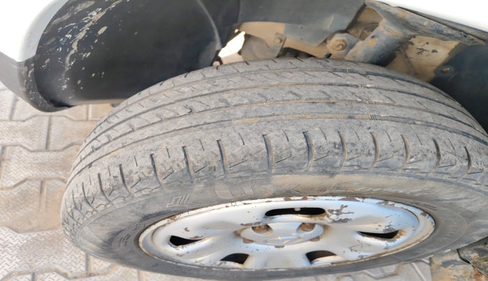 2015 Renault Duster 85 PS RXL DIESEL, Diesel, Manual, 1,58,391 km, tyre