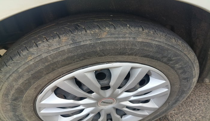 2014 Maruti Swift Dzire VXI, Petrol, Manual, 1,67,921 km, tyre