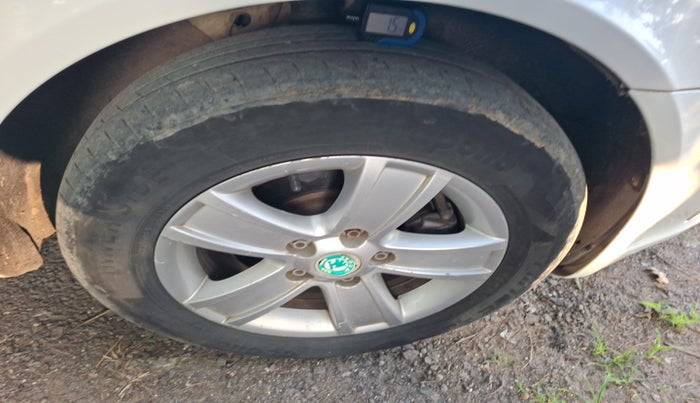 2010 Skoda Laura AMBIENTE 1.9 TDI MT, Diesel, Manual, 2,68,062 km, tyre