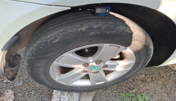 2010 Skoda Laura AMBIENTE 1.9 TDI MT, Diesel, Manual, 2,68,062 km, tyre