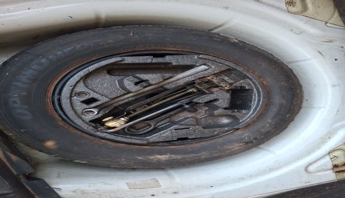 2010 Skoda Laura AMBIENTE 1.9 TDI MT, Diesel, Manual, 2,68,062 km, tyre