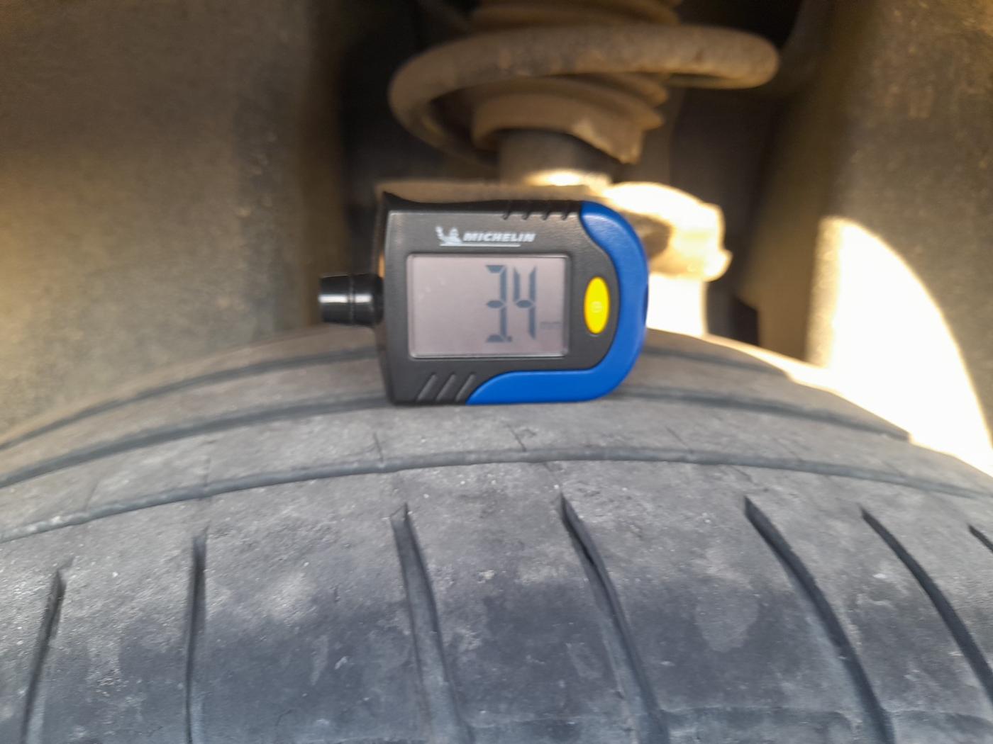 2023 Jeep MERIDIAN LIMITED (O) 4X4 AT, Diesel, Automatic, 24,200 km, tyre