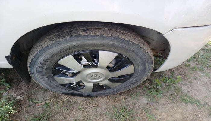 2011 Maruti Alto LX, Petrol, Manual, 1,59,674 km, tyre