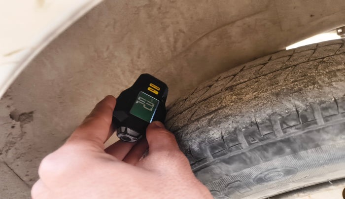 2013 Maruti Wagon R 1.0 LXI CNG, Petrol, Manual, 84,903 km, tyre