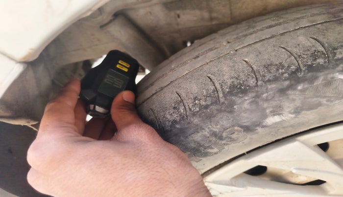 2013 Maruti Wagon R 1.0 LXI CNG, Petrol, Manual, 84,903 km, tyre