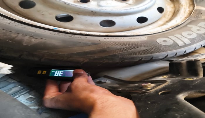 2013 Maruti Wagon R 1.0 LXI CNG, Petrol, Manual, 84,903 km, tyre