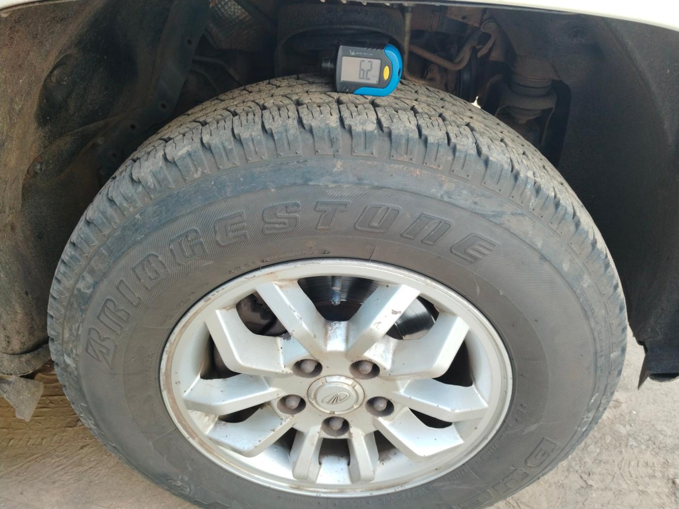 2016 Mahindra TUV300 T8, Diesel, Manual, 1,17,643 km, tyre