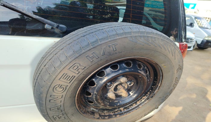 2016 Mahindra TUV300 T8, Diesel, Manual, 1,17,643 km, tyre