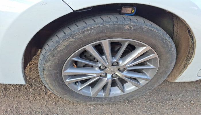 2015 Toyota Corolla Altis GL PETROL, Petrol, Manual, 94,331 km, tyre