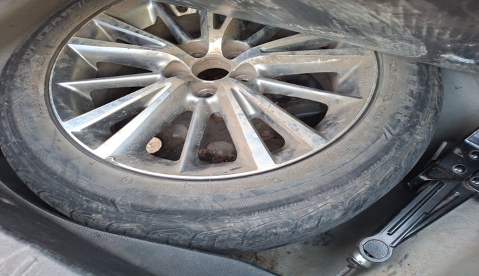 2015 Toyota Corolla Altis GL PETROL, Petrol, Manual, 94,331 km, tyre