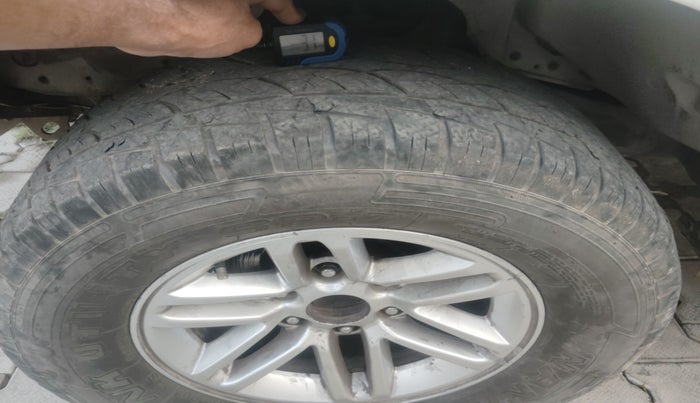 2012 Ford Endeavour 2.5L 4X2 MT, Diesel, Manual, 1,40,347 km, tyre