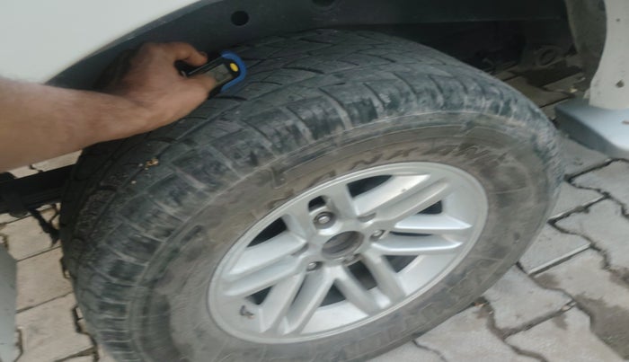 2012 Ford Endeavour 2.5L 4X2 MT, Diesel, Manual, 1,40,347 km, tyre