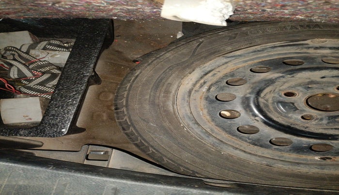 2013 Maruti Wagon R 1.0 VXI, Petrol, Manual, 27,360 km, tyre