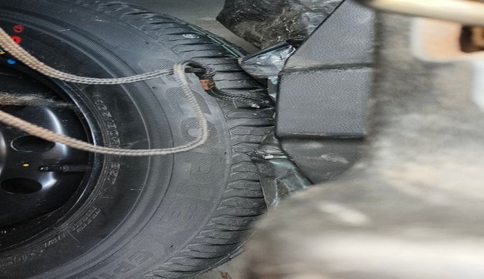 2022 Maruti Dzire ZXI CNG, Petrol, Manual, 1,08,079 km, tyre