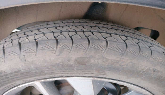 2020 Mahindra XUV300 W8 (O) 1.5 DIESEL, Diesel, Manual, 1,57,158 km, tyre