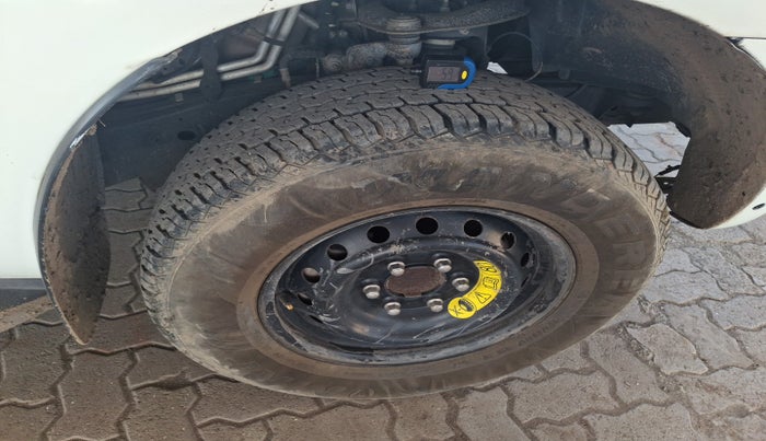 2019 Ford Endeavour TITANIUM PLUS 2.2 4X2 AT SUNROOF, Diesel, Automatic, 1,11,726 km, tyre