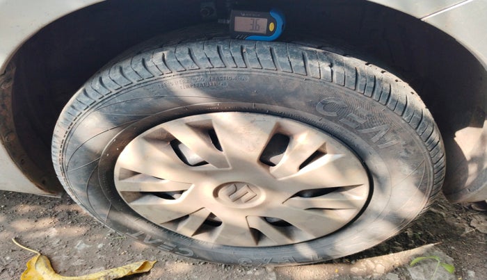 2011 Maruti Swift VXI, Petrol, Manual, 1,35,304 km, tyre