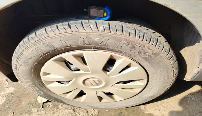 2011 Maruti Swift VXI, Petrol, Manual, 1,35,304 km, tyre