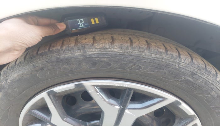 2015 Honda Jazz 1.2L I-VTEC SV, Petrol, Manual, 1,23,003 km, tyre