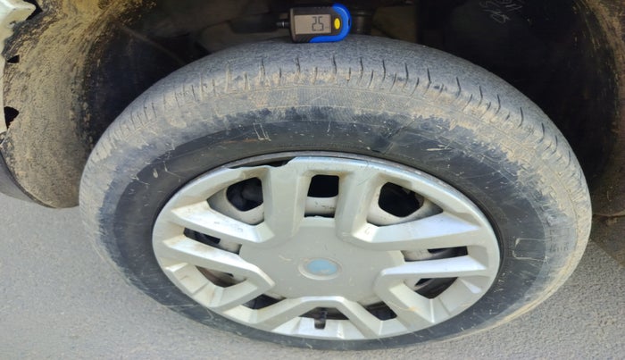 2015 Renault Duster 85 PS RXE DIESEL, Diesel, Manual, 1,24,267 km, tyre