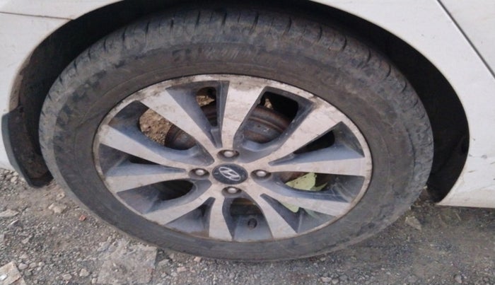 2016 Hyundai Verna 1.6 CRDI SX, Diesel, Manual, 1,84,034 km, tyre