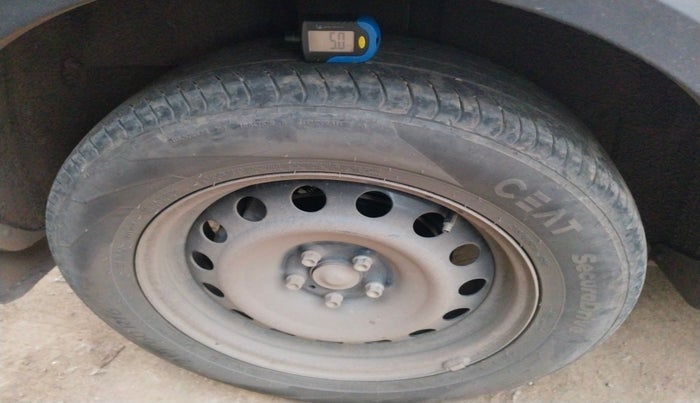 2024 MG ASTOR Sprint 1.5 MT (Ivory), Petrol, Manual, 42,811 km, tyre