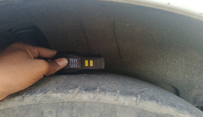 2019 Maruti Dzire VDI, Diesel, Manual, 1,63,607 km, tyre