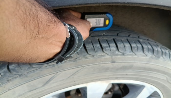 2018 Maruti S Cross ZETA 1.3, Diesel, Manual, 1,43,461 km, tyre