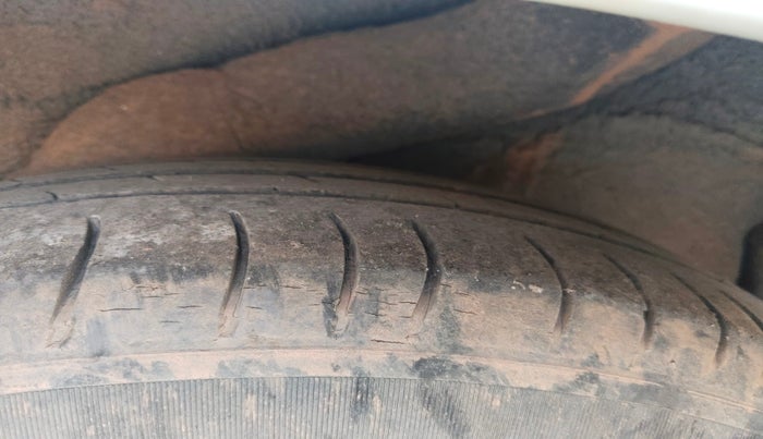 2011 Hyundai i10 ERA 1.1, Petrol, Manual, 67,365 km, tyre