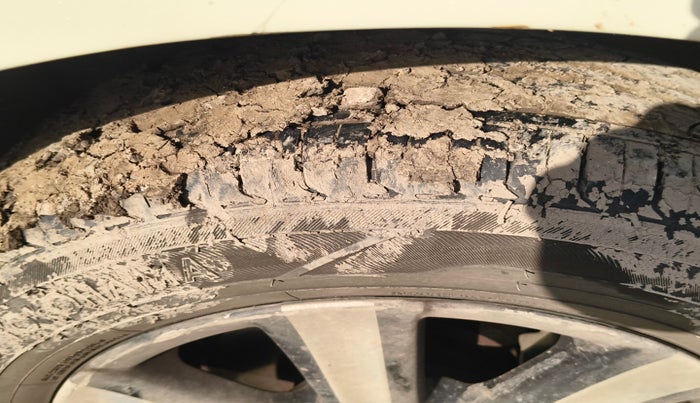 2010 Toyota Corolla Altis G PETROL, Petrol, Manual, 1,50,169 km, tyre