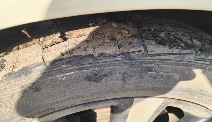 2010 Toyota Corolla Altis G PETROL, Petrol, Manual, 1,50,169 km, tyre