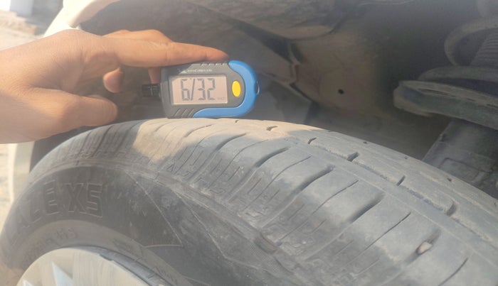 2014 Maruti Swift VXI, Petrol, Manual, 76,209 km, tyre