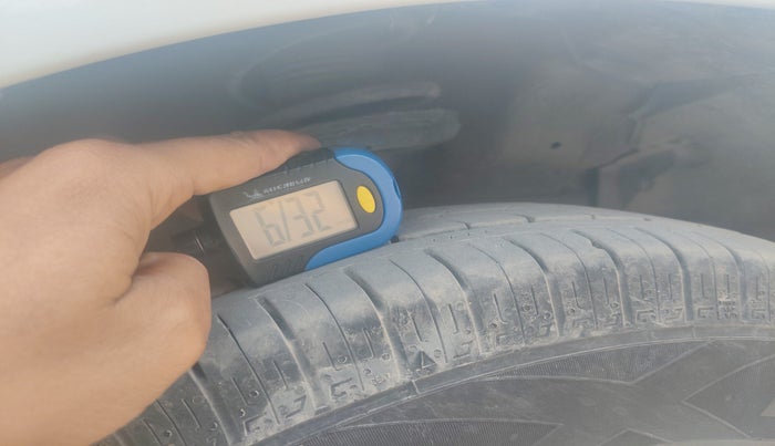 2014 Maruti Swift VXI, Petrol, Manual, 76,209 km, tyre