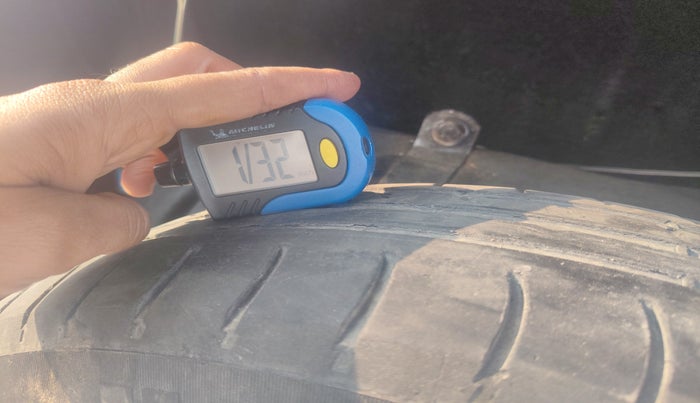 2014 Maruti Swift VXI, Petrol, Manual, 76,209 km, tyre