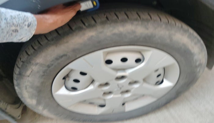 2024 Mahindra XUV300 W4 1.2 PETROL, Petrol, Manual, 13,903 km, tyre