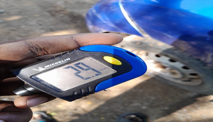 2016 Hyundai Eon ERA +, Petrol, Manual, 1,13,892 km, tyre