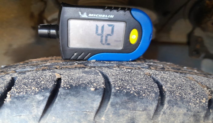 2016 Hyundai Eon ERA +, Petrol, Manual, 1,13,892 km, tyre