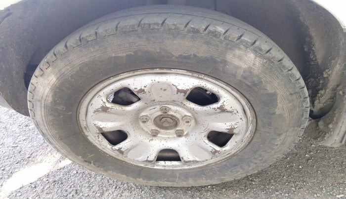 2013 Renault Duster 85 PS RXL DIESEL, Diesel, Manual, 3,02,604 km, tyre