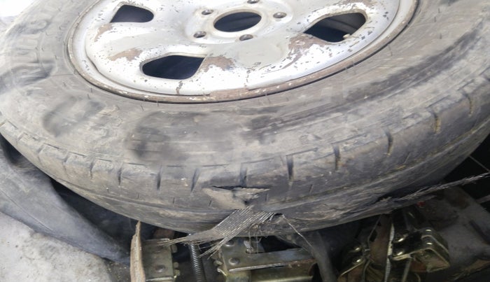 2013 Renault Duster 85 PS RXL DIESEL, Diesel, Manual, 3,02,604 km, tyre